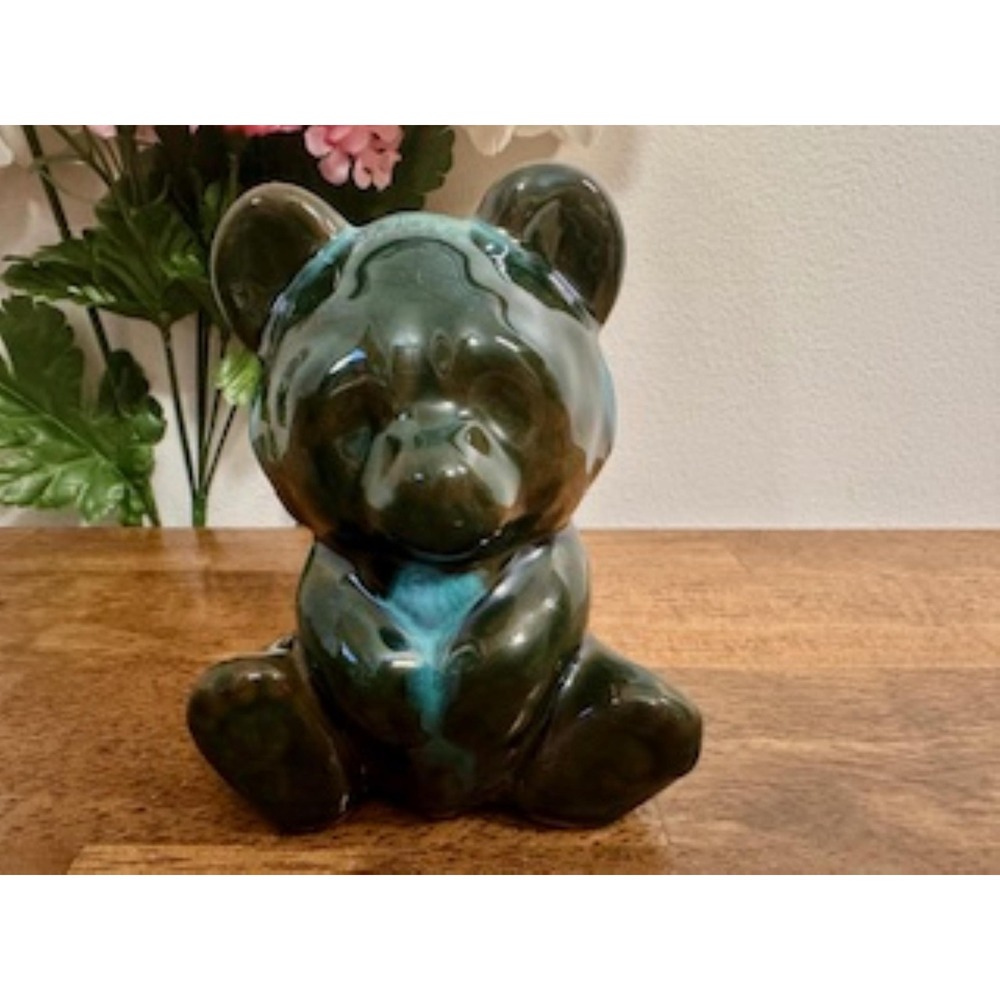 Vintage Blue Mountain Pottery Bear Cub Figurine –‎ Canadian Studio Art Pottery